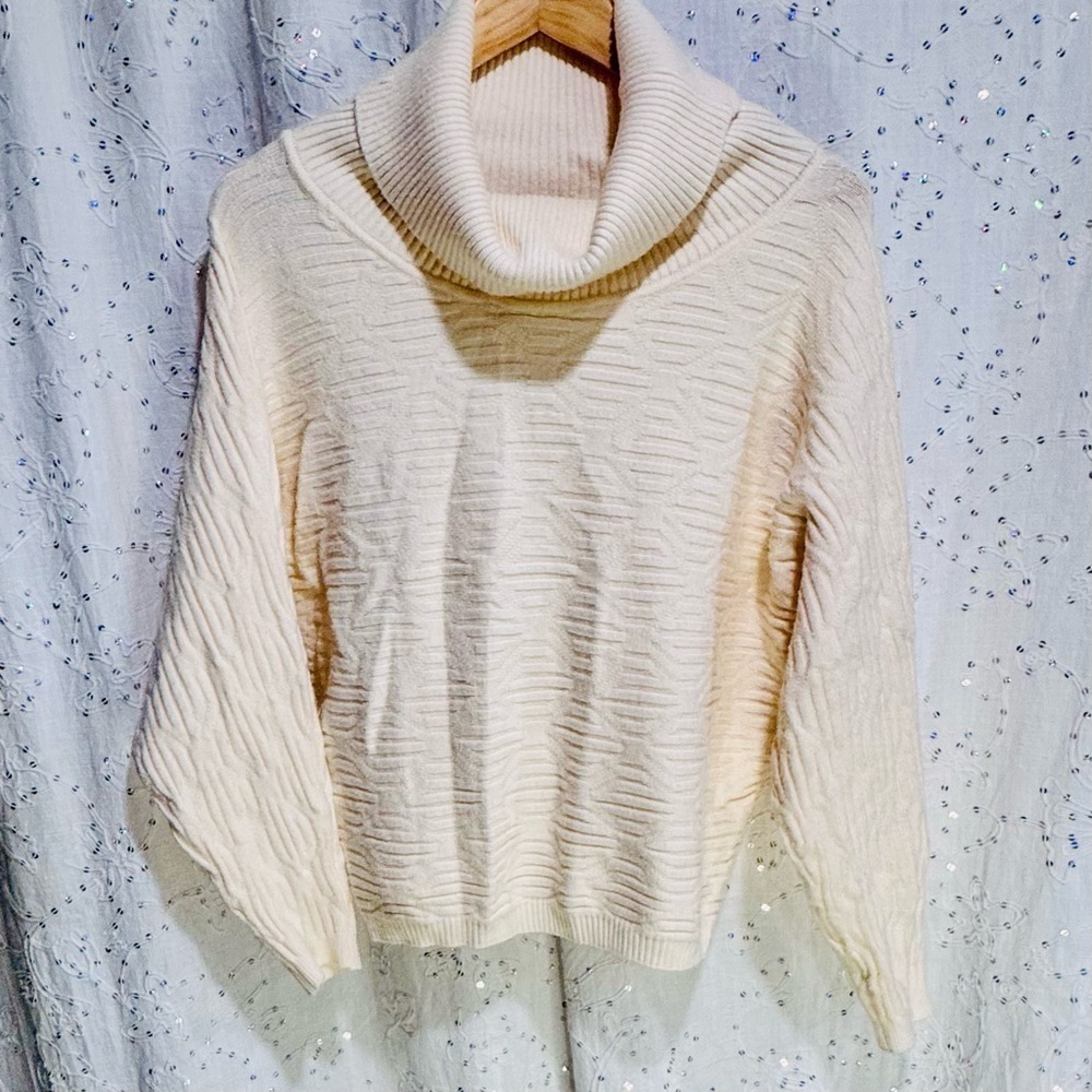 Cyrus Luxuriously Soft Cream Color Batwing Sleeve Cowl Neck Sweater | Size Large